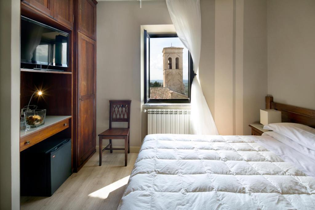 Hotel Degli Affreschi Монтефалко Стая снимка